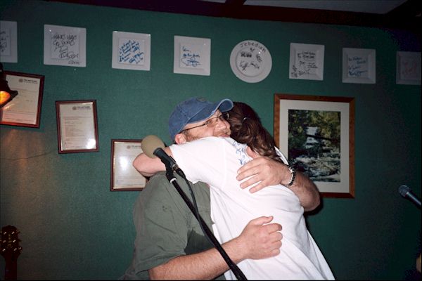 Ray and Nicole saying good-bye.  A big hug on stage.