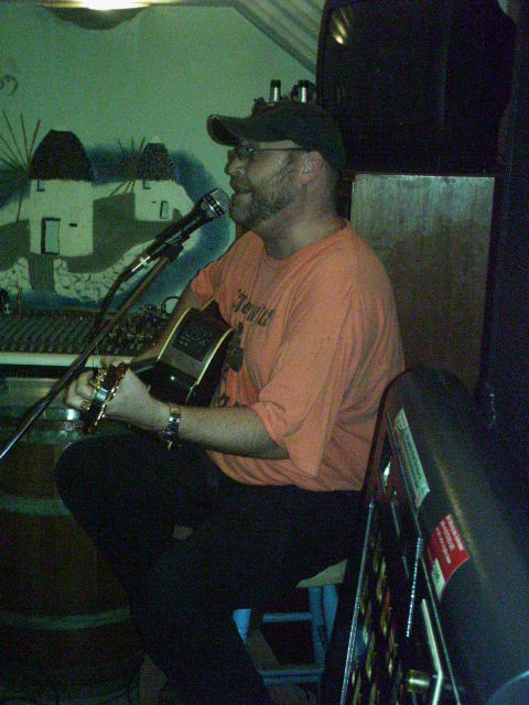 Ray by the cigarette machine in Maria's