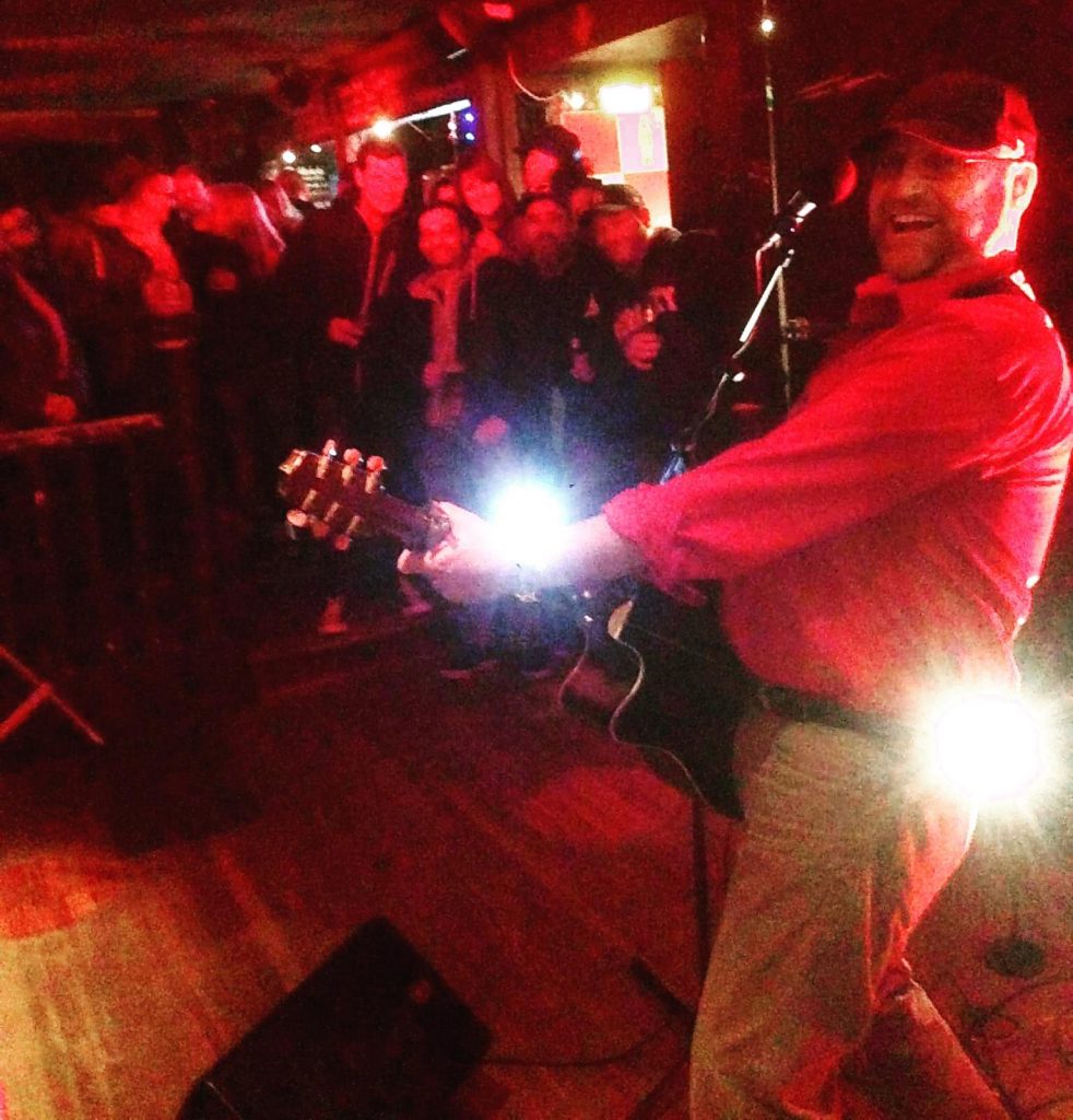 Ray Pasnen spielt im Himmel Hölle Bar in Münster