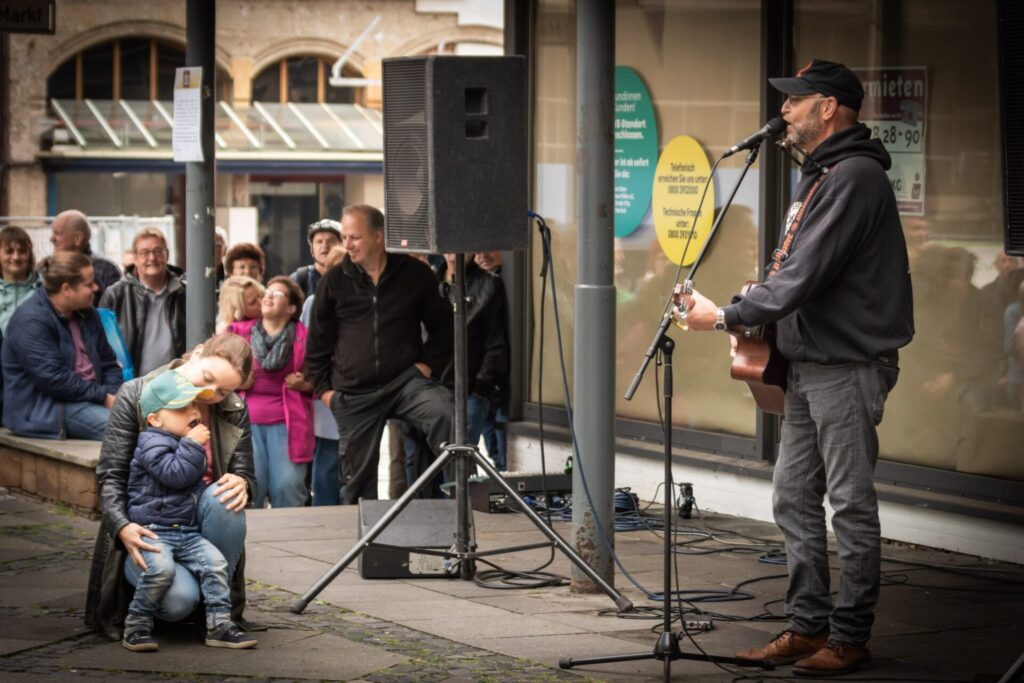 Ray Pasnen live on Martinitreppe in Minden, Germany. Foto: Heiko Hachmeister - www.hachmeister-Fotografie.de